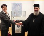 Laura Molteni, the member of House of Representatives (Rome) and hieromonk Ambrose (Milan) next to the world record