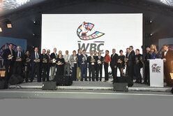 The solemn ceremony of awarding the precious prizes to the participants of the Congress by Vitali Klitschko.
