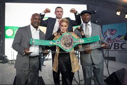 The WBC charity auction – Evander Holyfield, Anna Butkevich, Vitali Klitschko and Lennox Lewis.
