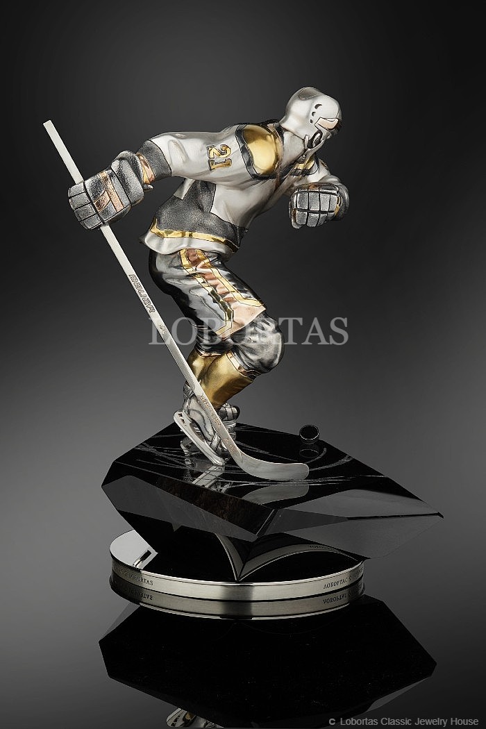 dynamic-sculpture-buging-hockey-player-2-1.jpg
