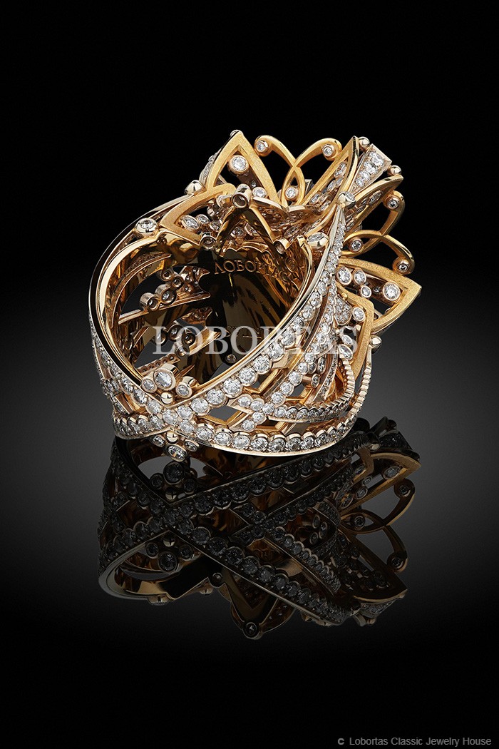 sapphire-diamond-gold-ring-5.jpg