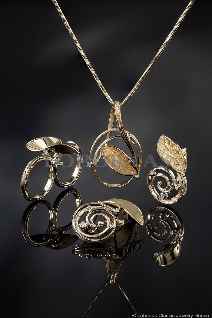 1-gold-diamond-earrings-pendant-ring-set-18-09-589.jpg
